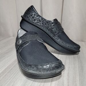 Alegria Dena Black Floral Leather Neoprene Nursing Slip On Wedge Clog Shoe Sz 9